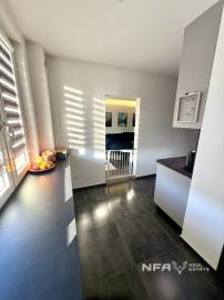 NA PREDAJ – veľký, kompletne zrekonštruovaný 2-izbový byt