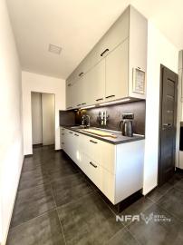 NA PREDAJ – veľký, kompletne zrekonštruovaný 2-izbový byt