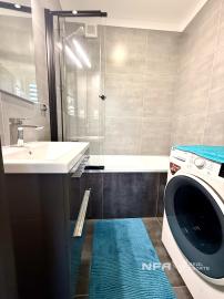 NA PREDAJ – veľký, kompletne zrekonštruovaný 2-izbový byt