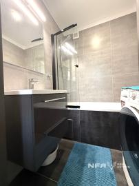 NA PREDAJ – veľký, kompletne zrekonštruovaný 2-izbový byt