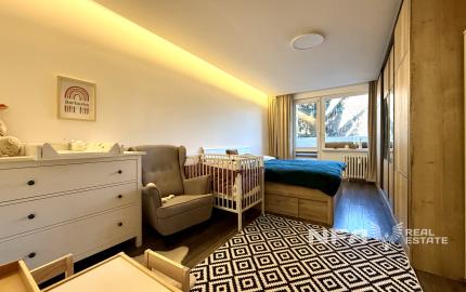 NA PREDAJ – veľký, kompletne zrekonštruovaný 2-izbový byt