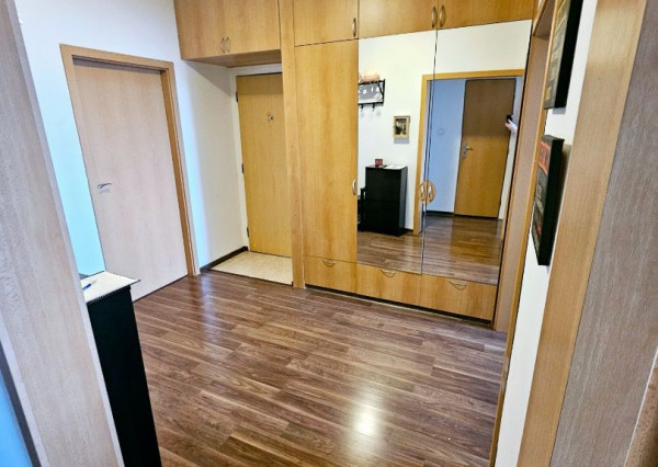 TOP Priestranný zrekonštruovaný byt v Hronseku