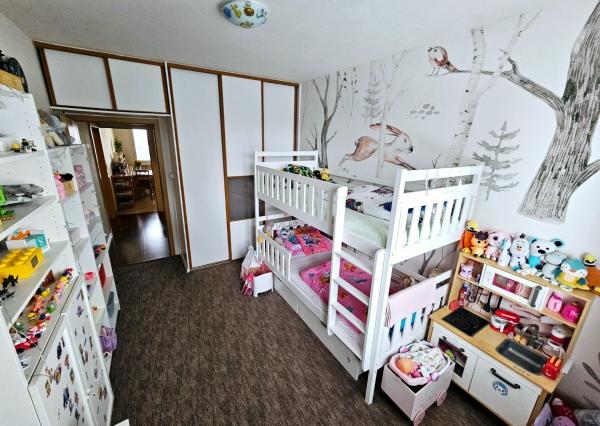 TOP Priestranný zrekonštruovaný byt v Hronseku