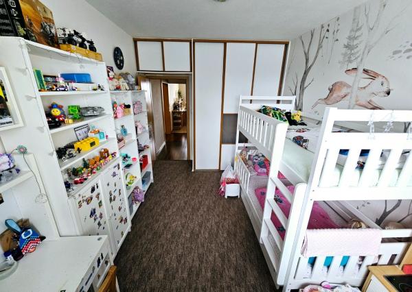 TOP Priestranný zrekonštruovaný byt v Hronseku