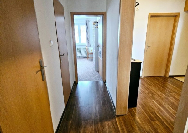 TOP Priestranný zrekonštruovaný byt v Hronseku