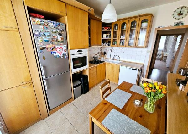 TOP Priestranný zrekonštruovaný byt v Hronseku