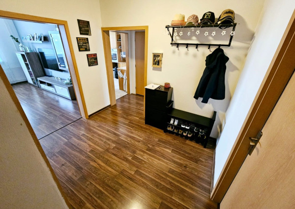 TOP Priestranný zrekonštruovaný byt v Hronseku