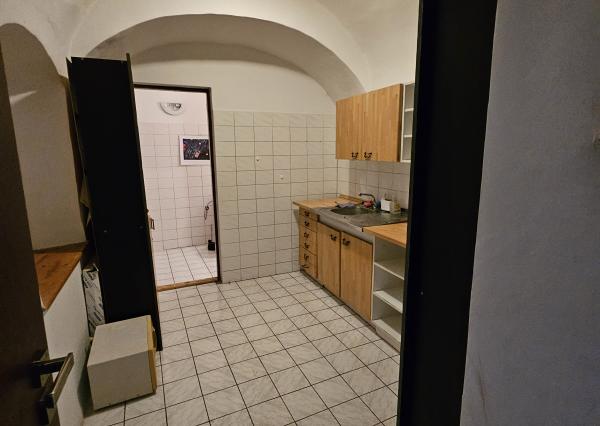 NA PRENÁJOM - Lukratívne priestory s parkovacím miestom