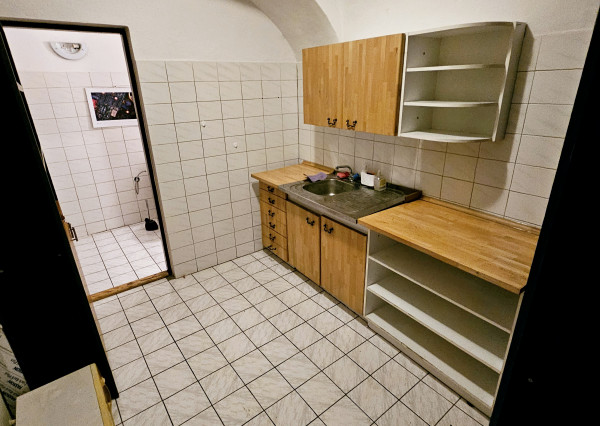 NA PRENÁJOM - Lukratívne priestory s parkovacím miestom