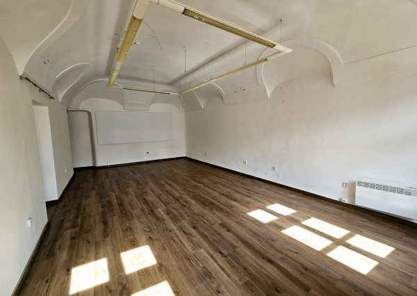 NA PRENÁJOM - Lukratívne priestory s parkovacím miestom