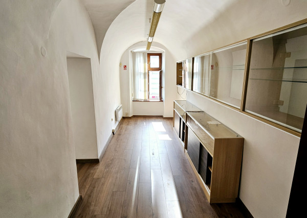 NA PRENÁJOM - Lukratívne priestory s parkovacím miestom