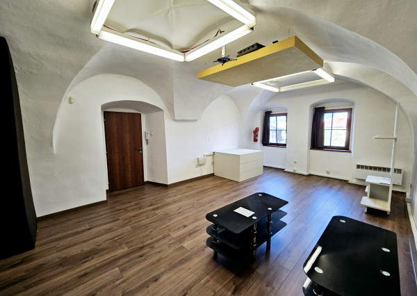 NA PRENÁJOM - Lukratívne priestory s parkovacím miestom