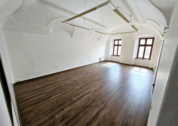 NA PRENÁJOM - Lukratívne priestory s parkovacím miestom