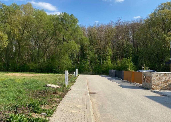 Stavebný pozemok s projektom domu