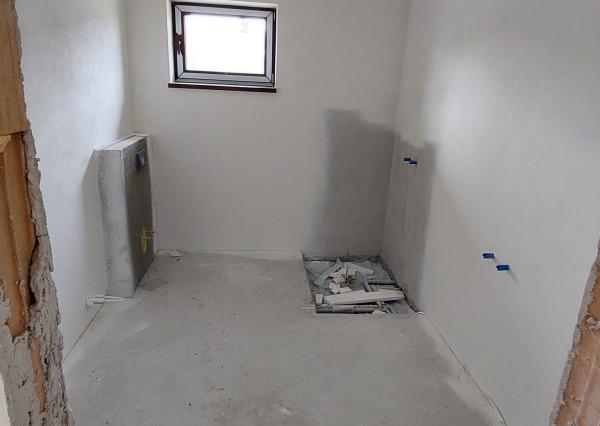 Moderná novostavba v štádiu holodom