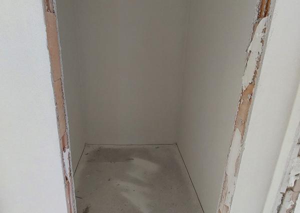 Moderná novostavba v štádiu holodom