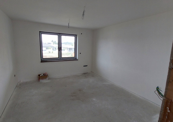 Moderná novostavba v štádiu holodom