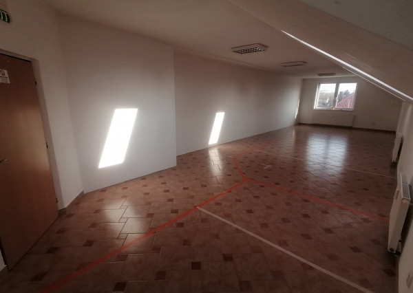 Dvojpodlažná polyfunkčná budova