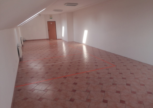 Dvojpodlažná polyfunkčná budova