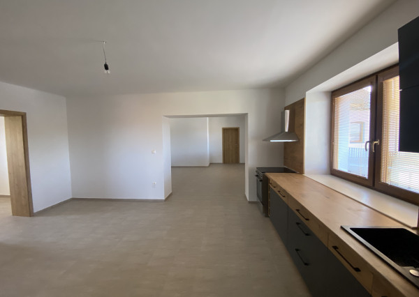 Priestranný, nový 3i byt vo Veľkej Lehote