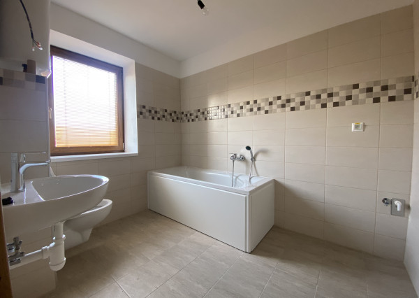 Priestranný, nový 3i byt vo Veľkej Lehote