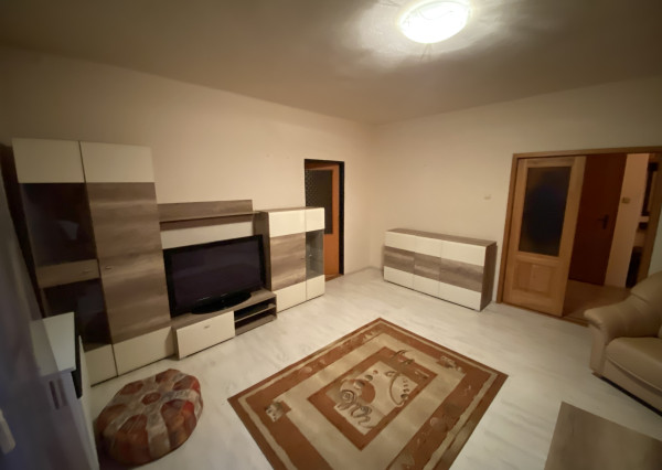 Priestranný 4i byt v Novej Bani s garážou a záhradkou