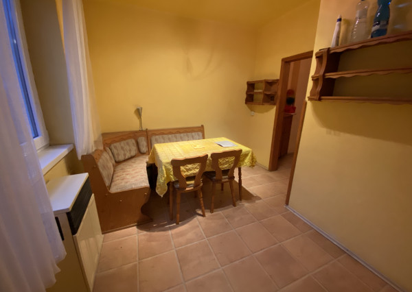 Priestranný 4i byt v Novej Bani s garážou a záhradkou