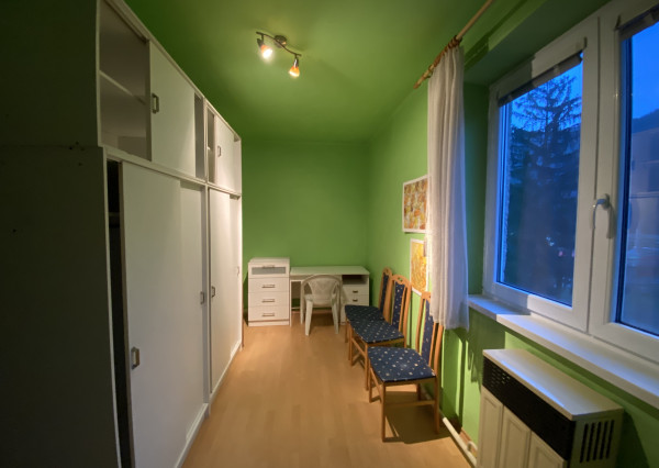 Priestranný 4i byt v Novej Bani s garážou a záhradkou