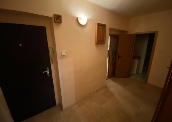 Priestranný 4i byt v Novej Bani s garážou a záhradkou