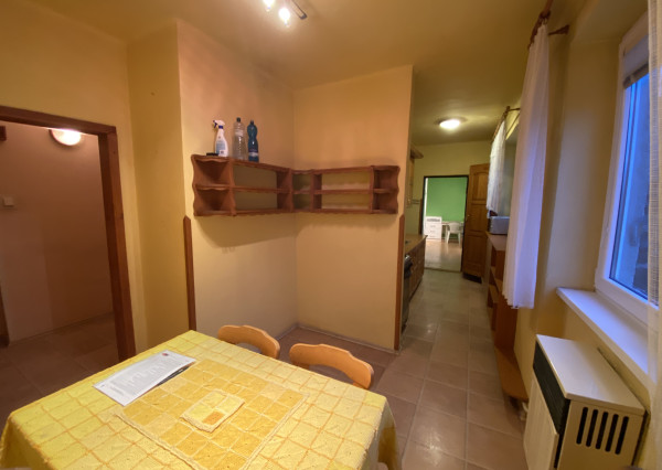 Priestranný 4i byt v Novej Bani s garážou a záhradkou