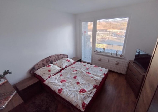 Veľký 2 izbový byt v Handlovej