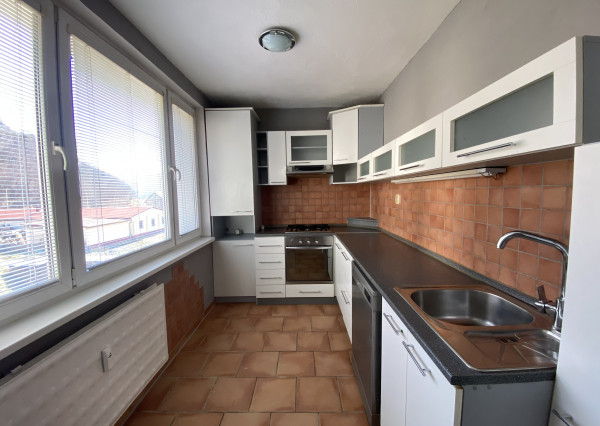 Prerobený 3i byt v Novej Bani-Rezervovaný