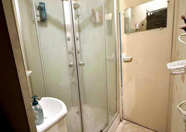 REZERVOVANÝ - Na predaj priestranný 1-izbový byt vo vyhľadávanej lokalite