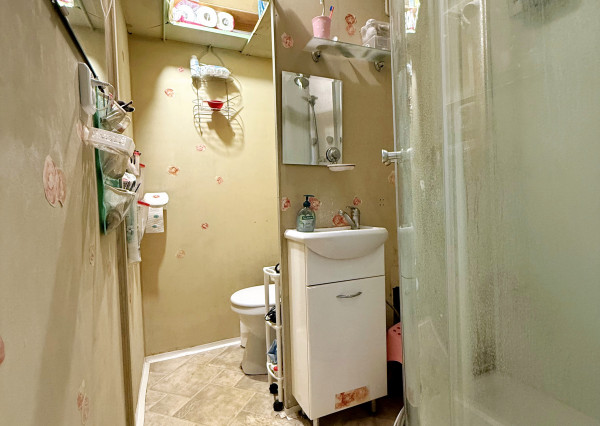 REZERVOVANÝ - Na predaj priestranný 1-izbový byt vo vyhľadávanej lokalite