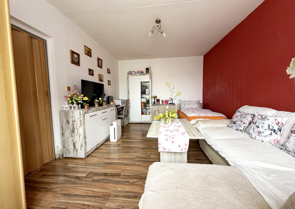 REZERVOVANÝ - Na predaj priestranný 1-izbový byt vo vyhľadávanej lokalite