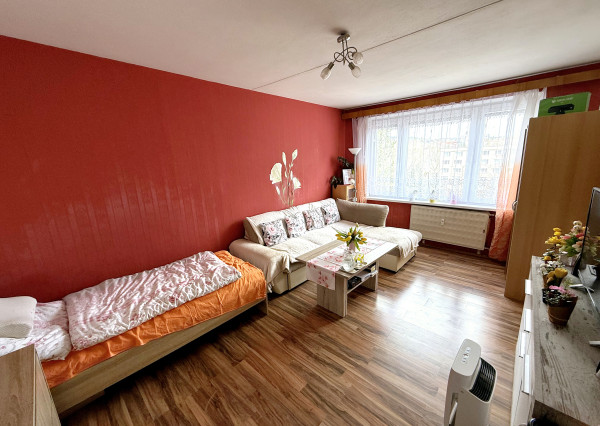 REZERVOVANÝ - Na predaj priestranný 1-izbový byt vo vyhľadávanej lokalite