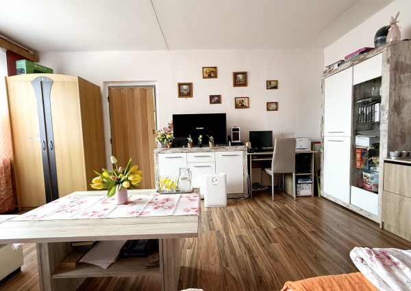 REZERVOVANÝ - Na predaj priestranný 1-izbový byt vo vyhľadávanej lokalite