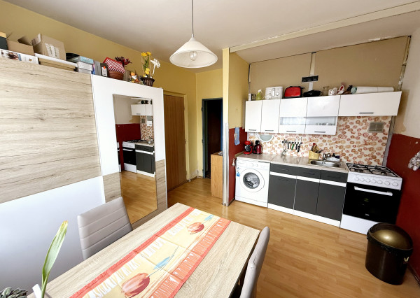 REZERVOVANÝ - Na predaj priestranný 1-izbový byt vo vyhľadávanej lokalite