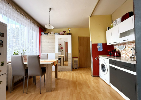 REZERVOVANÝ - Na predaj priestranný 1-izbový byt vo vyhľadávanej lokalite