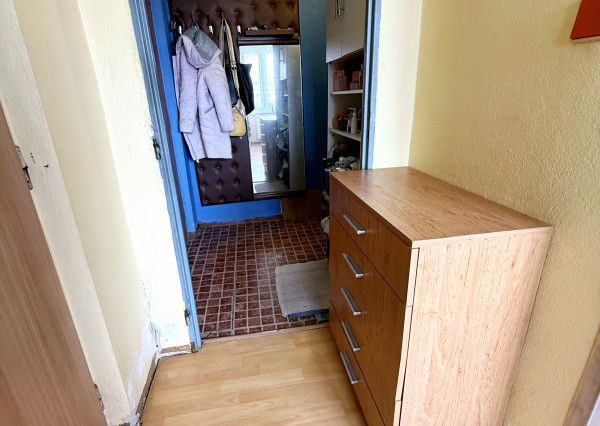 REZERVOVANÝ - Na predaj priestranný 1-izbový byt vo vyhľadávanej lokalite