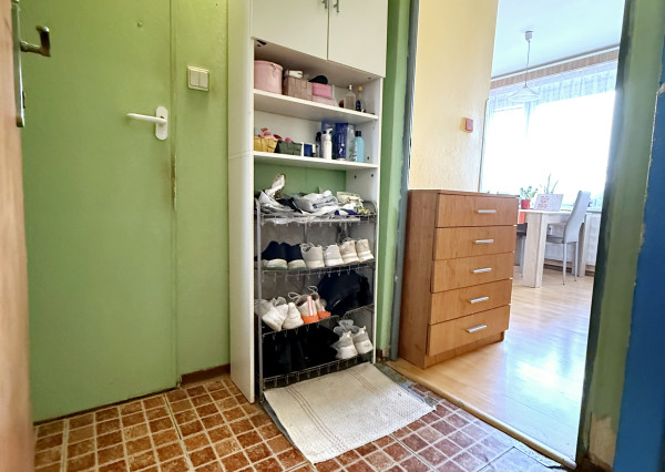 REZERVOVANÝ - Na predaj priestranný 1-izbový byt vo vyhľadávanej lokalite