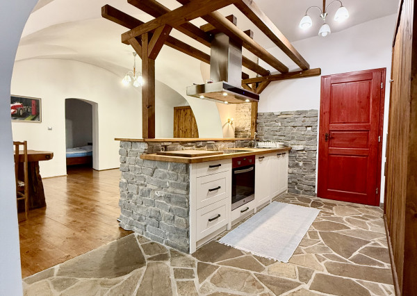 REZERVOVANÝ - Na predaj štýlový 2-izbový byt v historickom centre Svätého Jura!