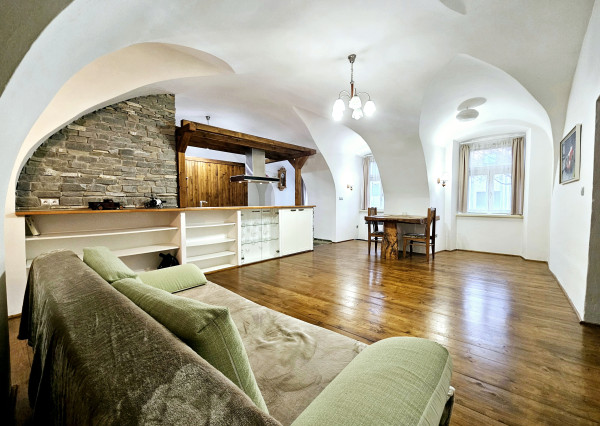 REZERVOVANÝ - Na predaj štýlový 2-izbový byt v historickom centre Svätého Jura!