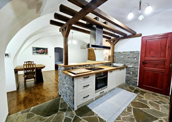 REZERVOVANÝ - Na predaj štýlový 2-izbový byt v historickom centre Svätého Jura!