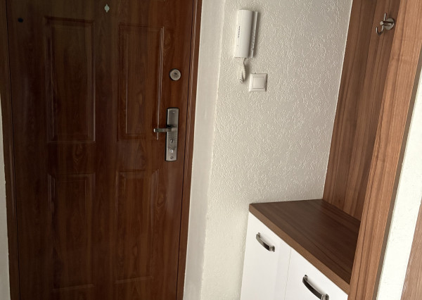 REZERVOVANÝ - NA PRENÁJOM - zrekonštruovaný 2 izbový byt v Handlovej