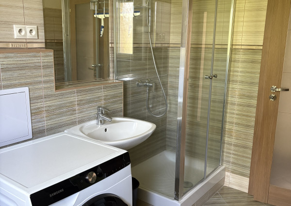 REZERVOVANÝ - NA PRENÁJOM - zrekonštruovaný 2 izbový byt v Handlovej