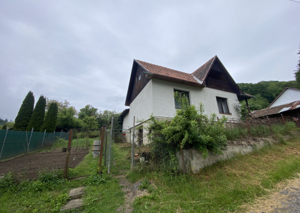 Chatka v obci Zlatno pri Poltári