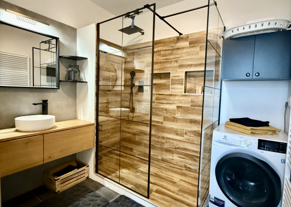 Štýlový 3-izbový byt s terasou, jacuzzi a parkovaním