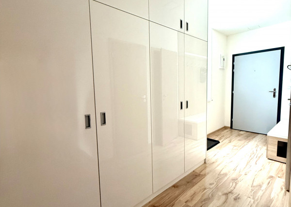 Štýlový 3-izbový byt s terasou, jacuzzi a parkovaním