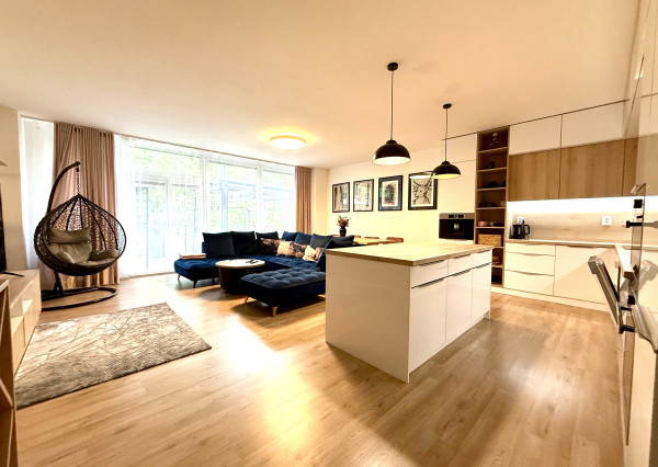 Štýlový 3-izbový byt s terasou, jacuzzi a parkovaním